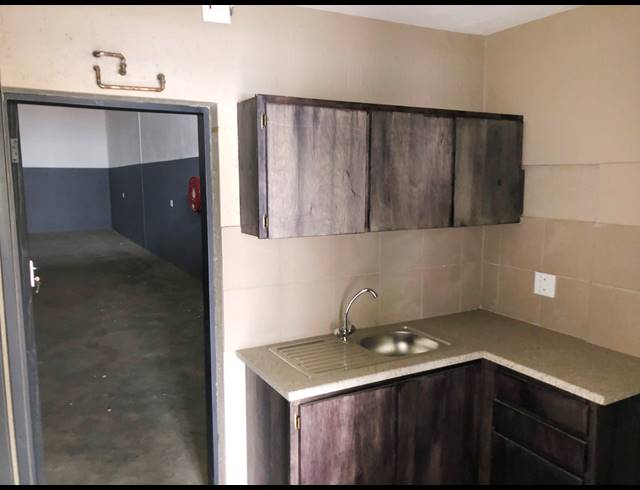 366M² OFFICE TO LET IN POMONA AH